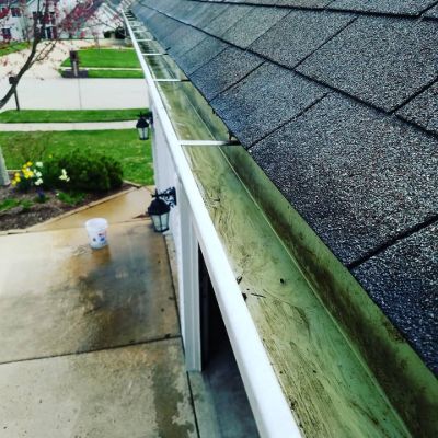 Gutter-Cleaning-Service-Near-Me-2